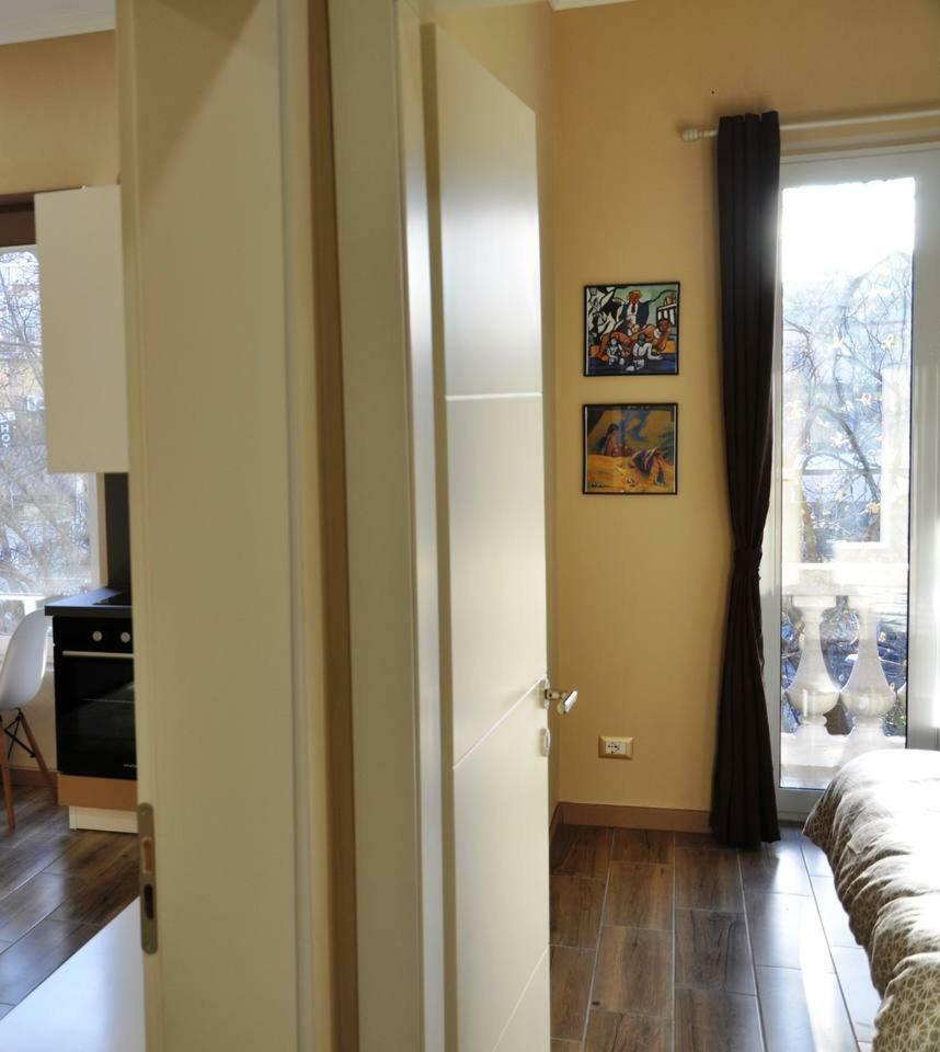 2V1 - Blloku Mac Apartment Tiranë Luaran gambar