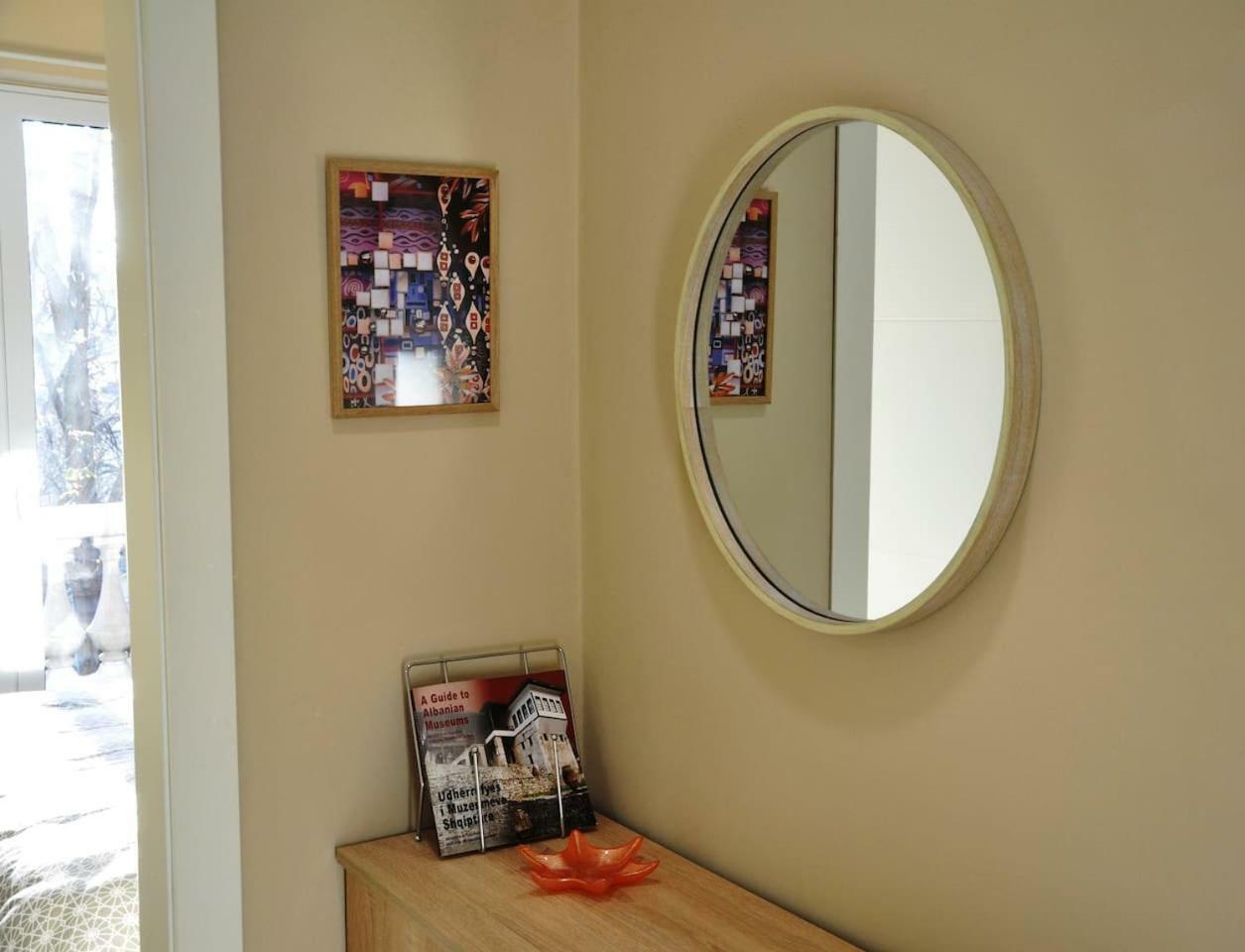 2V1 - Blloku Mac Apartment Tiranë Luaran gambar